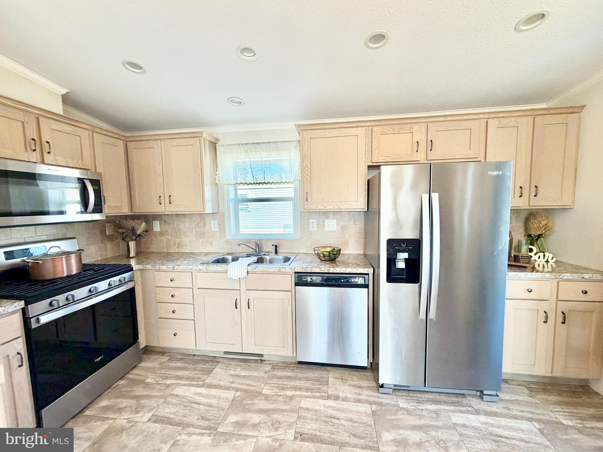 BREEZY ACRES - Residential