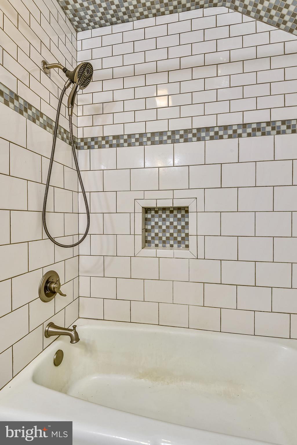 ANNAPOLIS ROADS - Residential