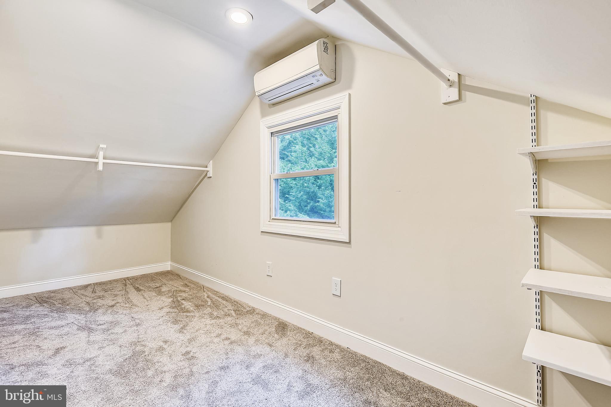 ANNAPOLIS ROADS - Residential