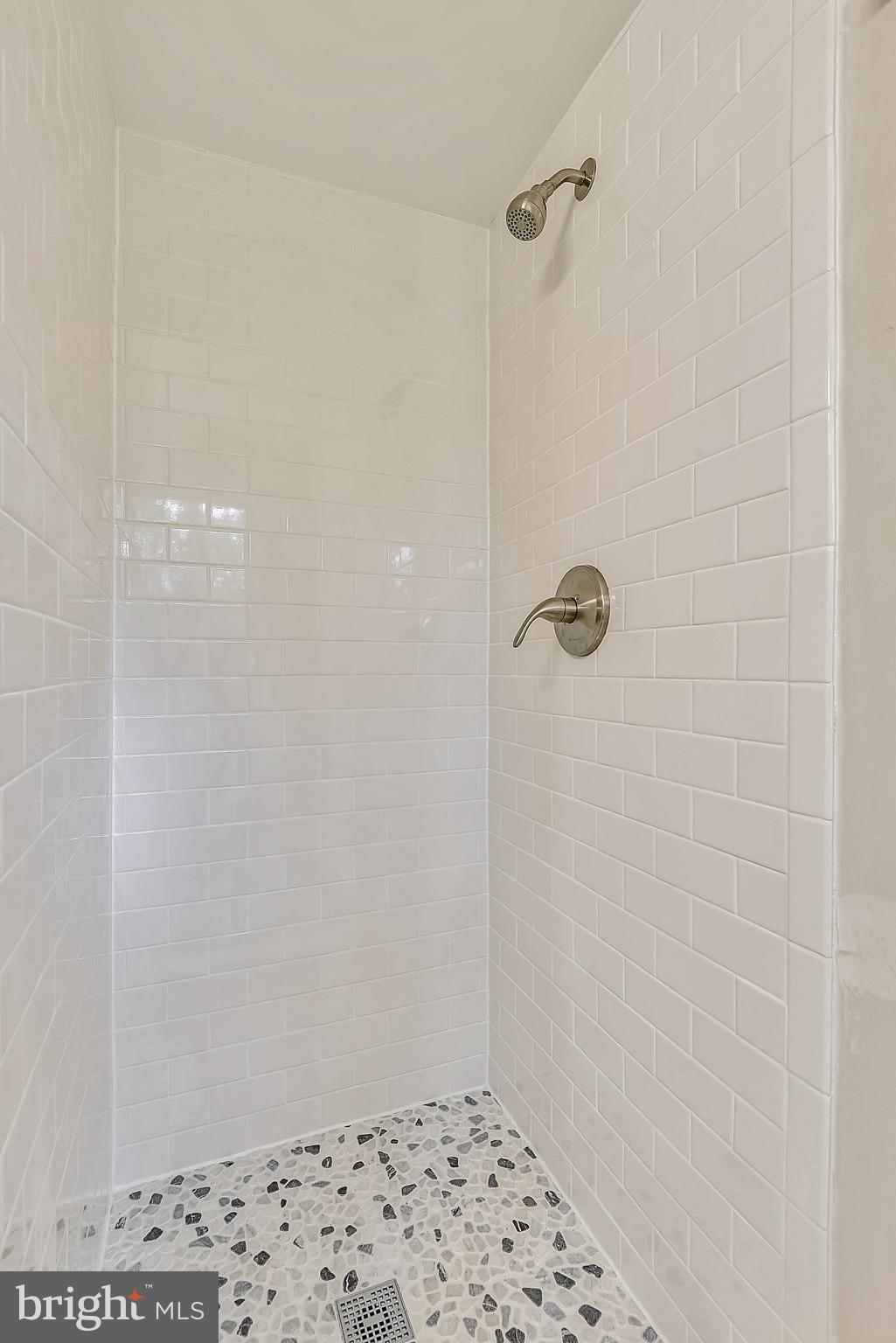 ANNAPOLIS ROADS - Residential