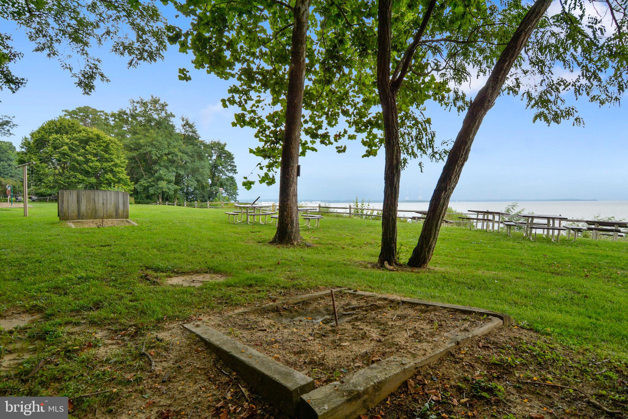 ANNAPOLIS ROADS - Residential