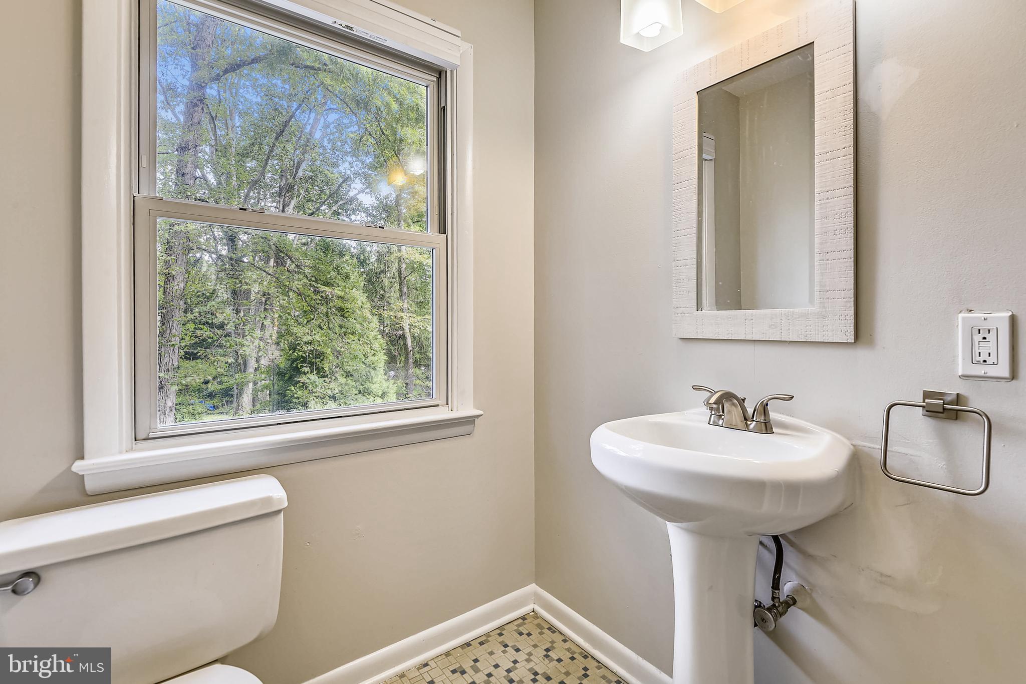 ANNAPOLIS ROADS - Residential