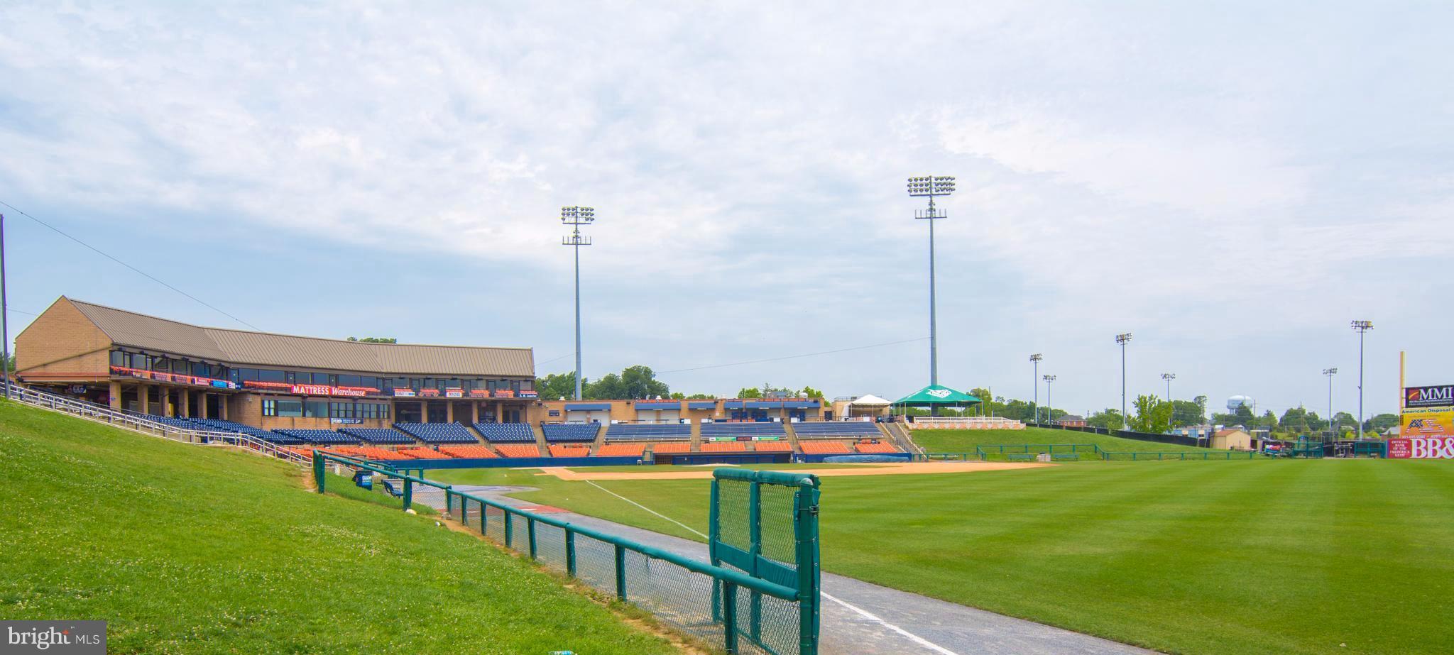 WOODBOURNE MANOR - Residential