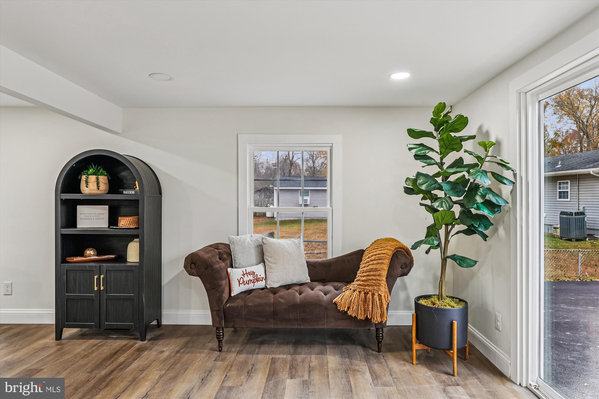 DU MAR ESTATES - Residential