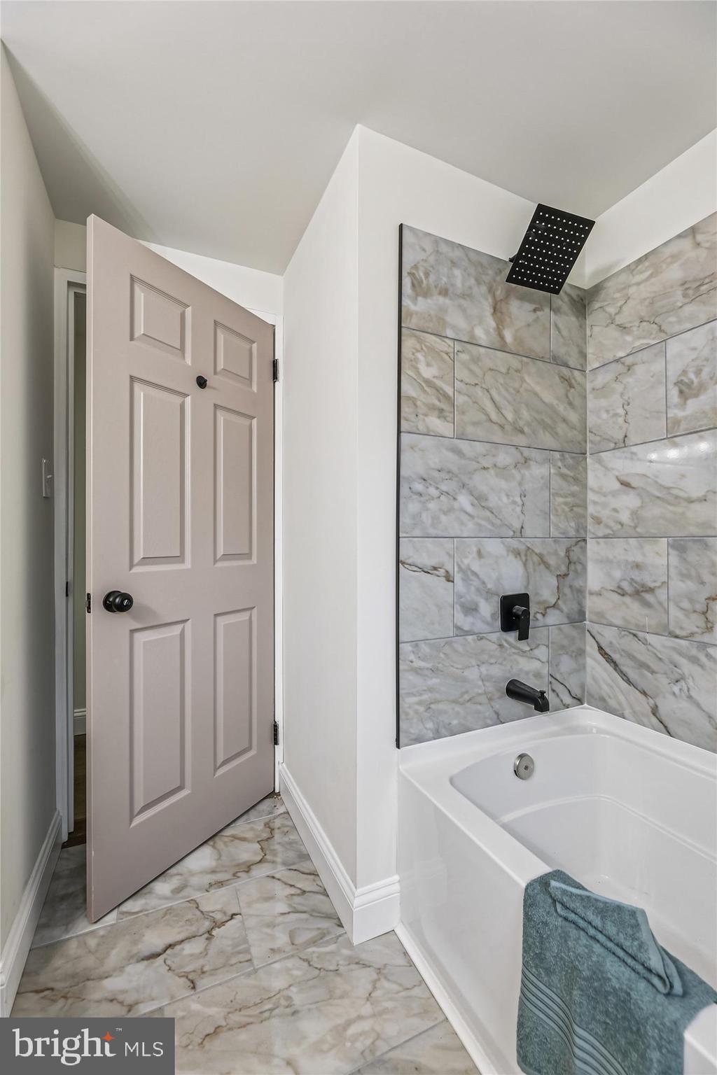 DU MAR ESTATES - Residential