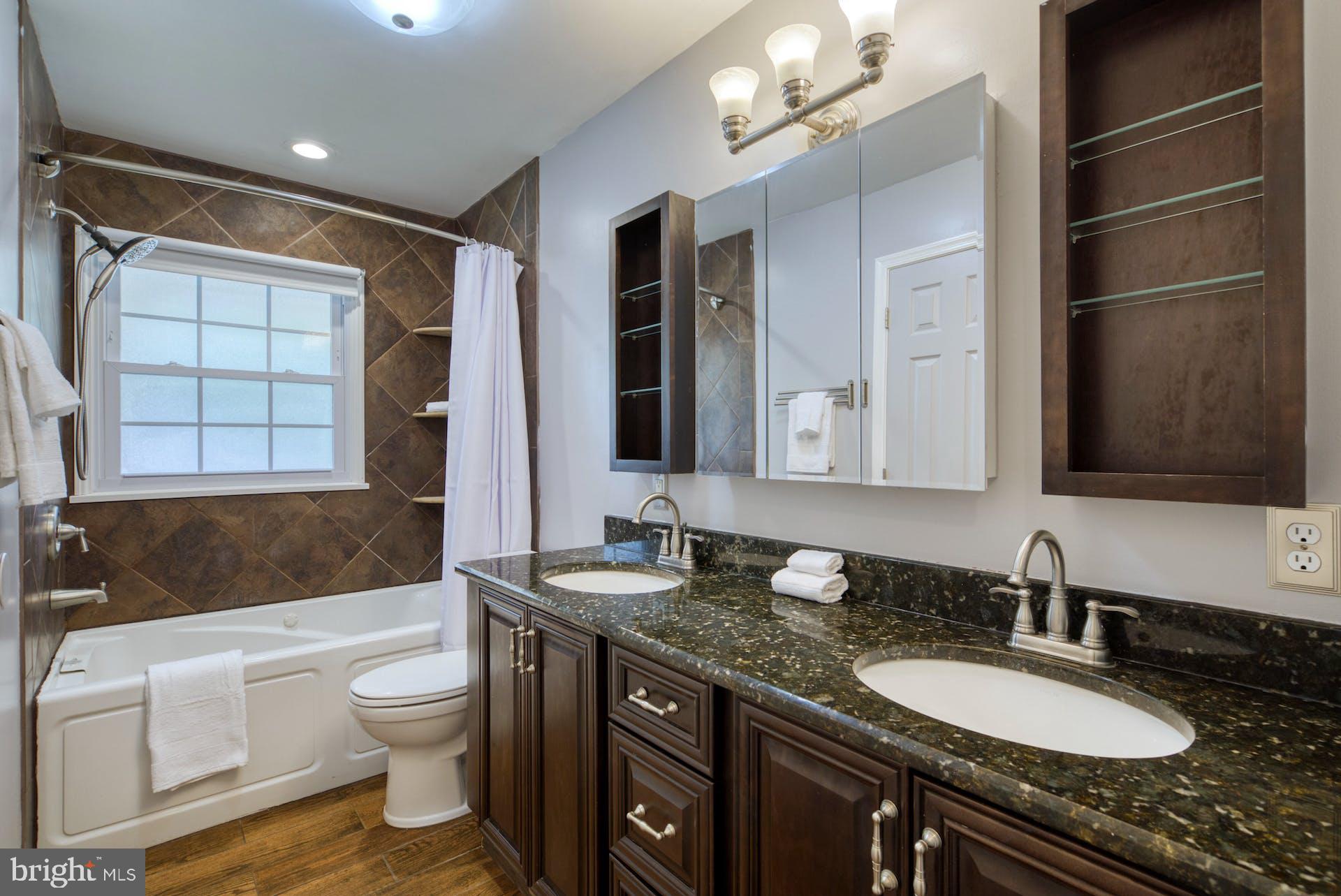 HAYFIELD FARM - Residential