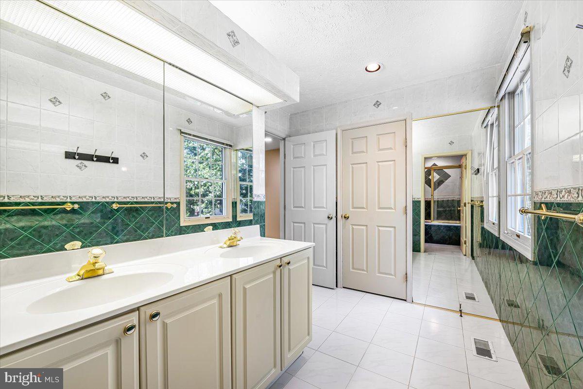 FREDERICKTOWNE VILLAGE - Residential Lease