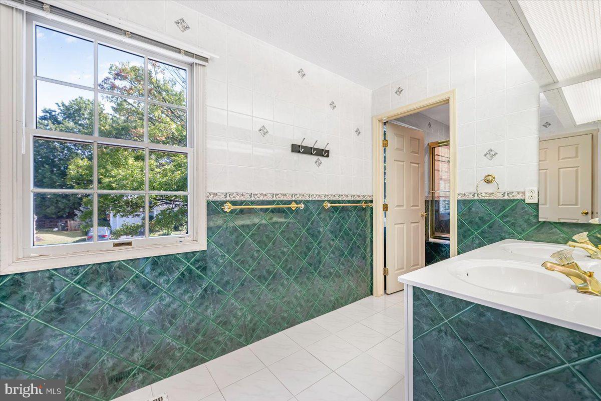 FREDERICKTOWNE VILLAGE - Residential Lease