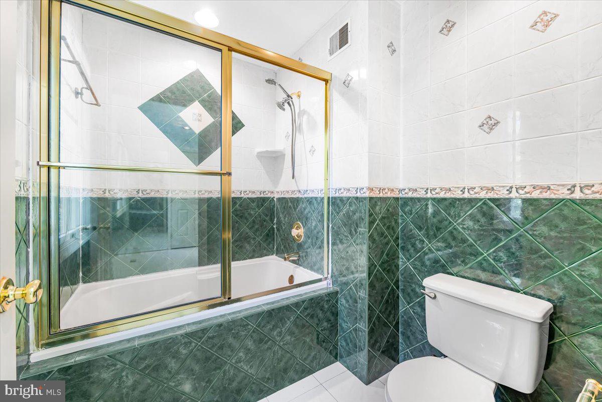 FREDERICKTOWNE VILLAGE - Residential Lease