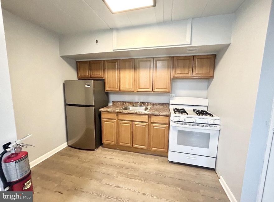 Welcome to a stylish studio at 5245 Oxford Ave, Unit D4 in Frankford, Philadelphia. This cozy space features laminent flooring throughout, creating a modern and low-maintenance living environment. The open floor plan seamlessly connects the living, dining, and sleeping areas, maximizing versatility. Located in the heart of Frankford, this apartment offers easy access to local amenities and public transportation, providing a perfect blend of comfort and convenience.