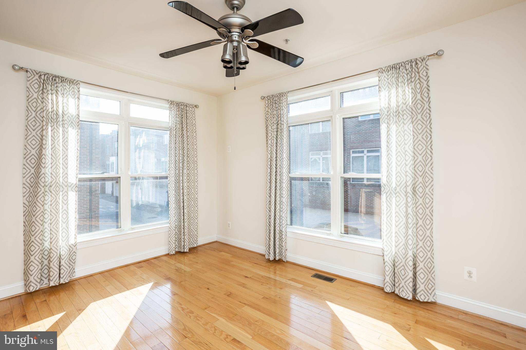 LOCUST POINT - Residential