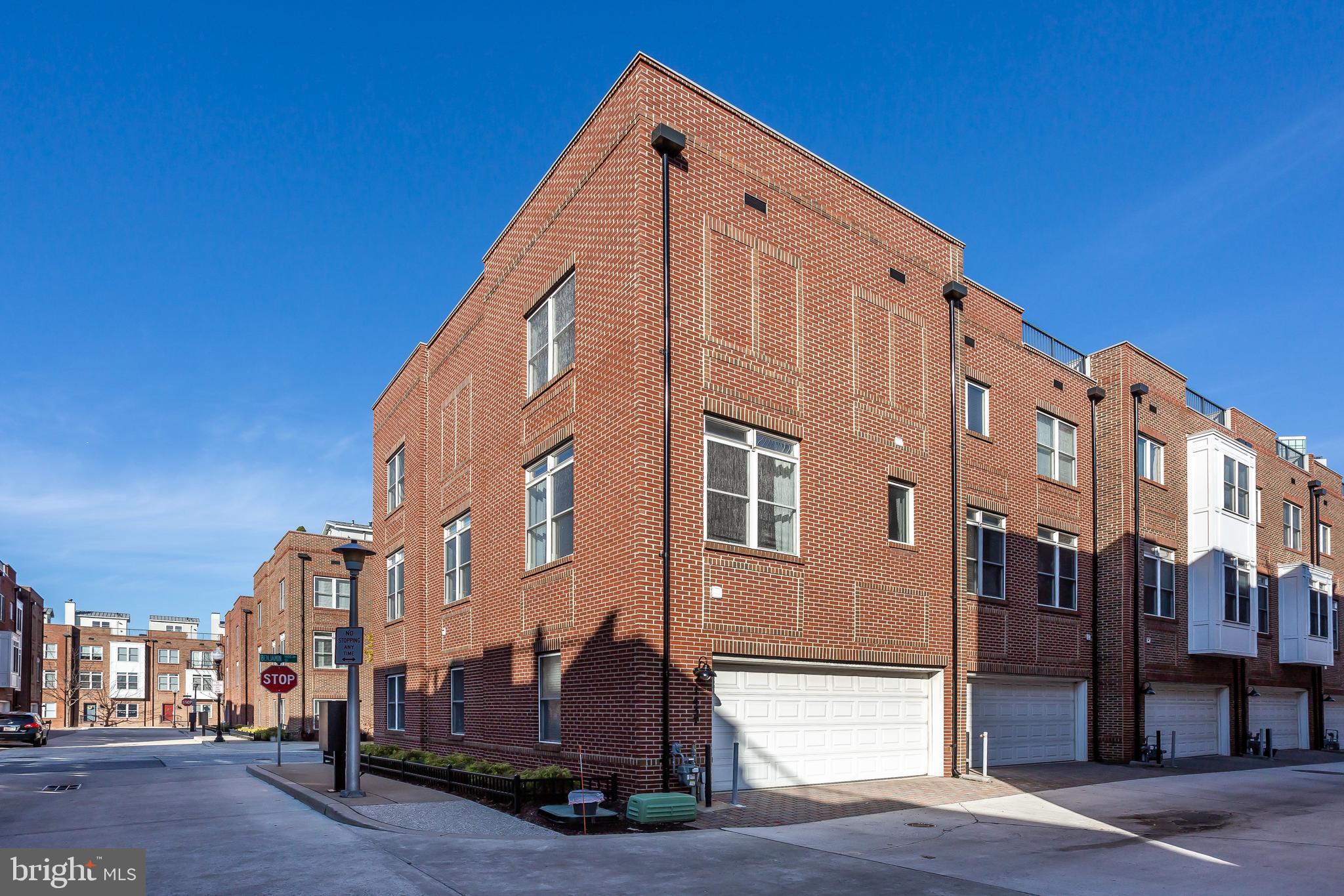 LOCUST POINT - Residential