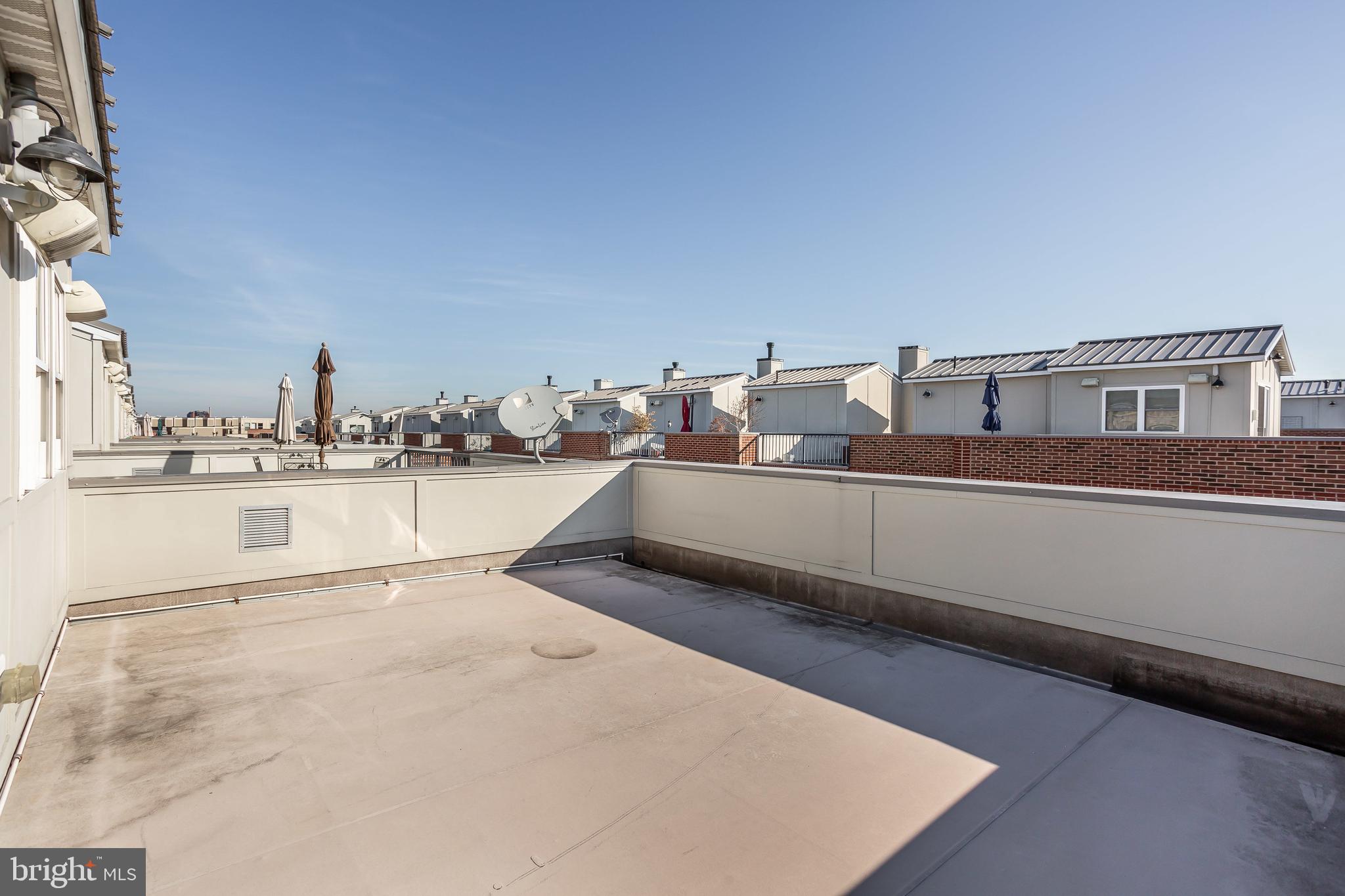 LOCUST POINT - Residential