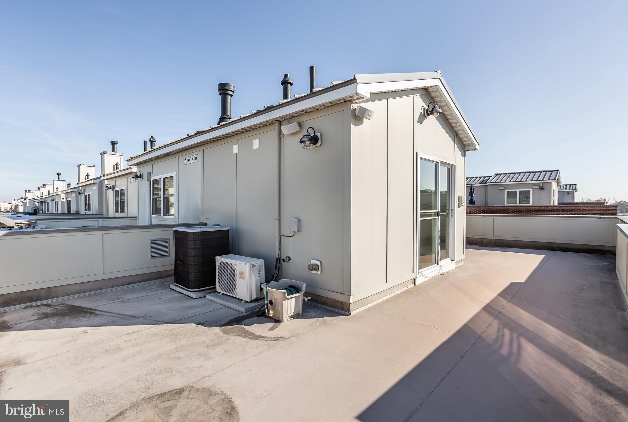 LOCUST POINT - Residential