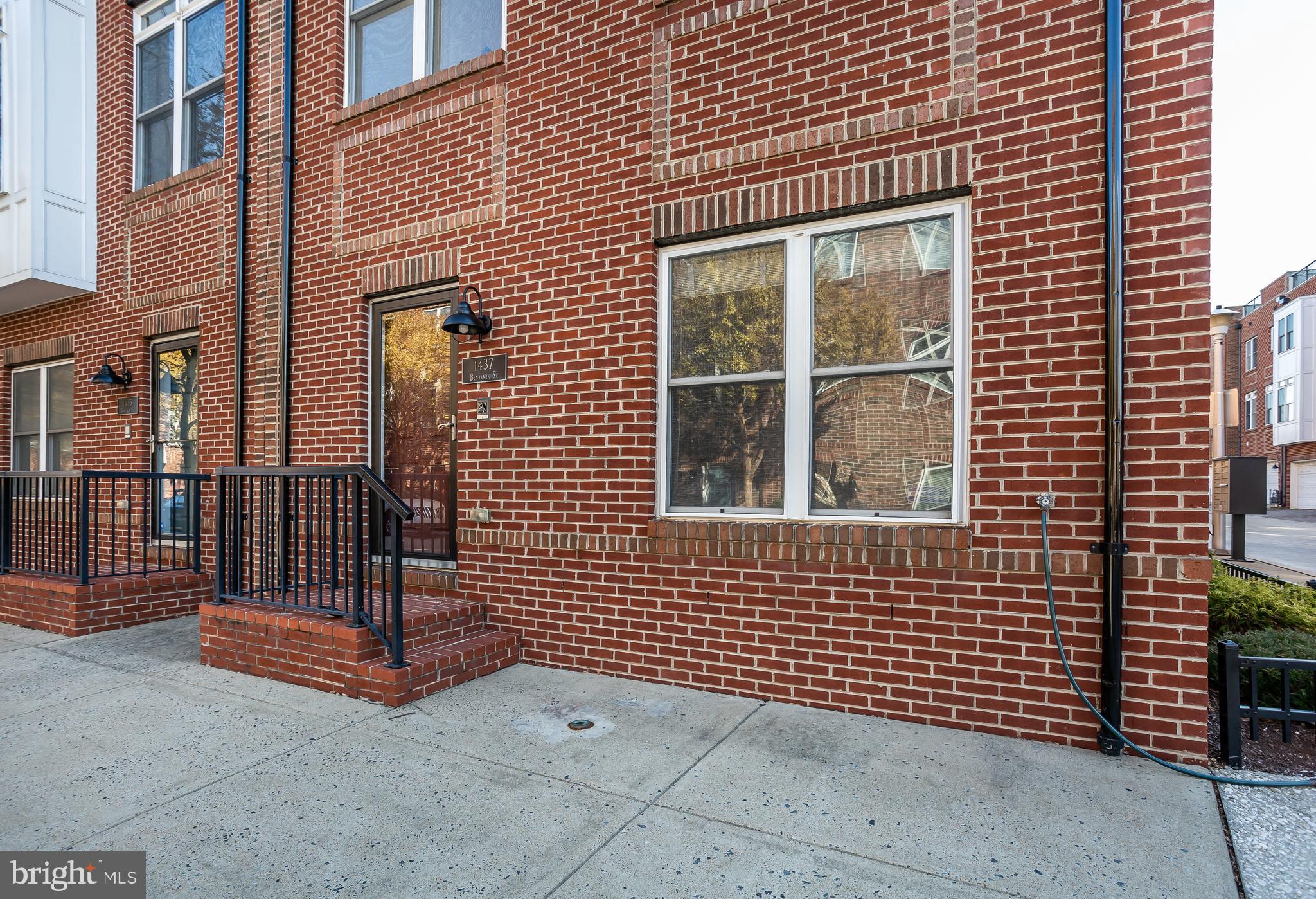 LOCUST POINT - Residential