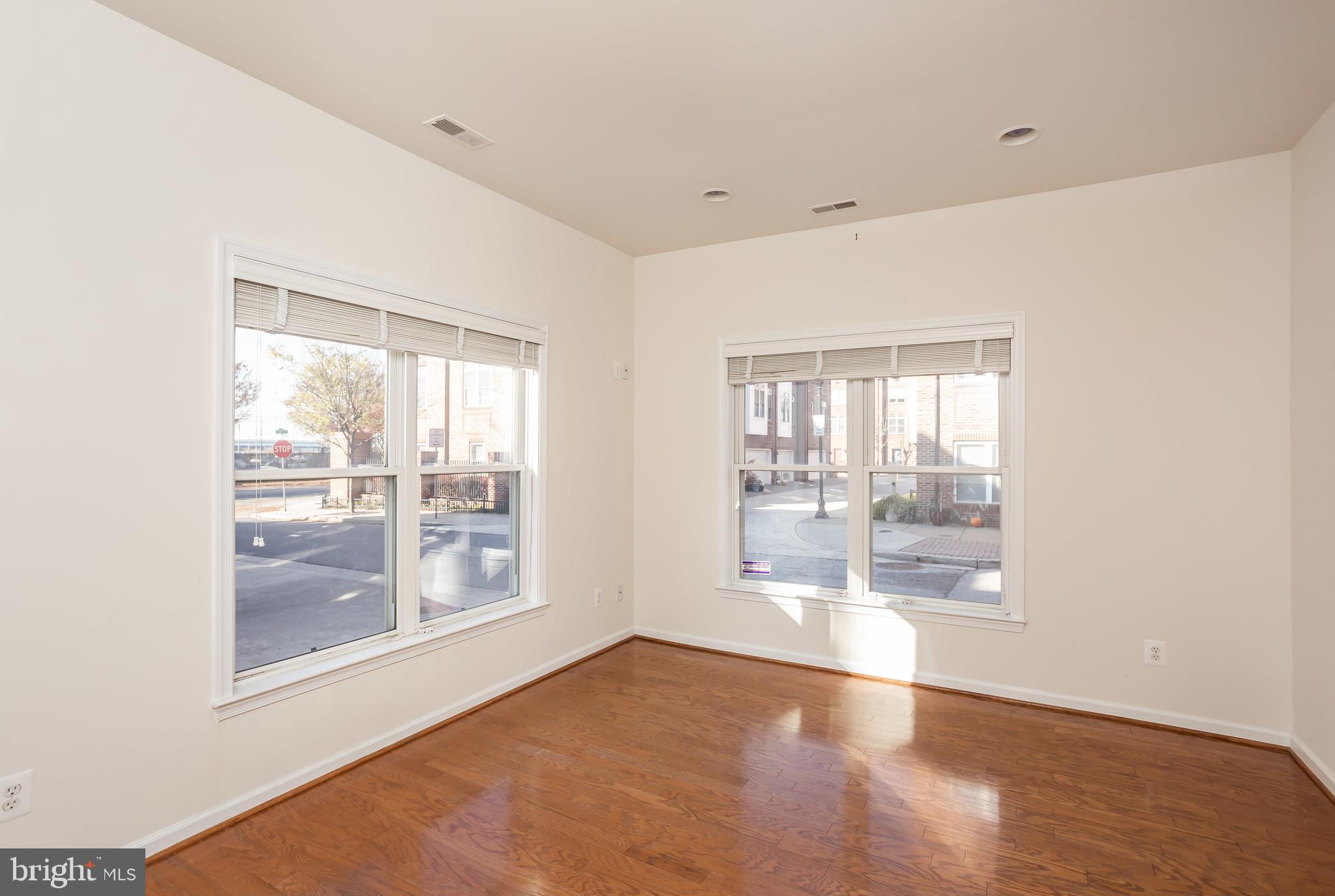 LOCUST POINT - Residential