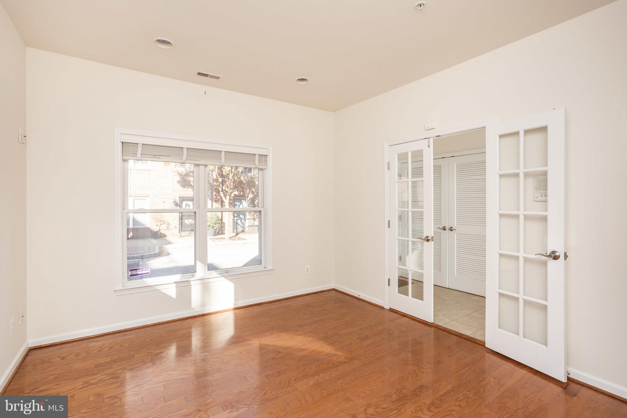 LOCUST POINT - Residential