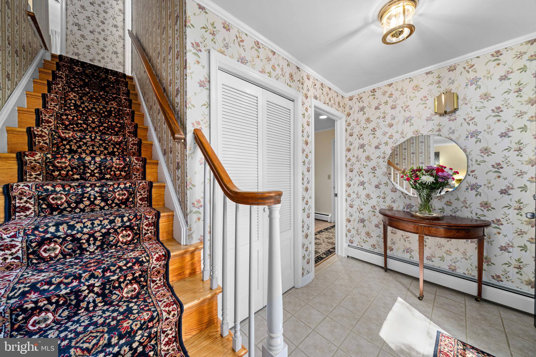 206 E FAIRWAYS CIRCLE