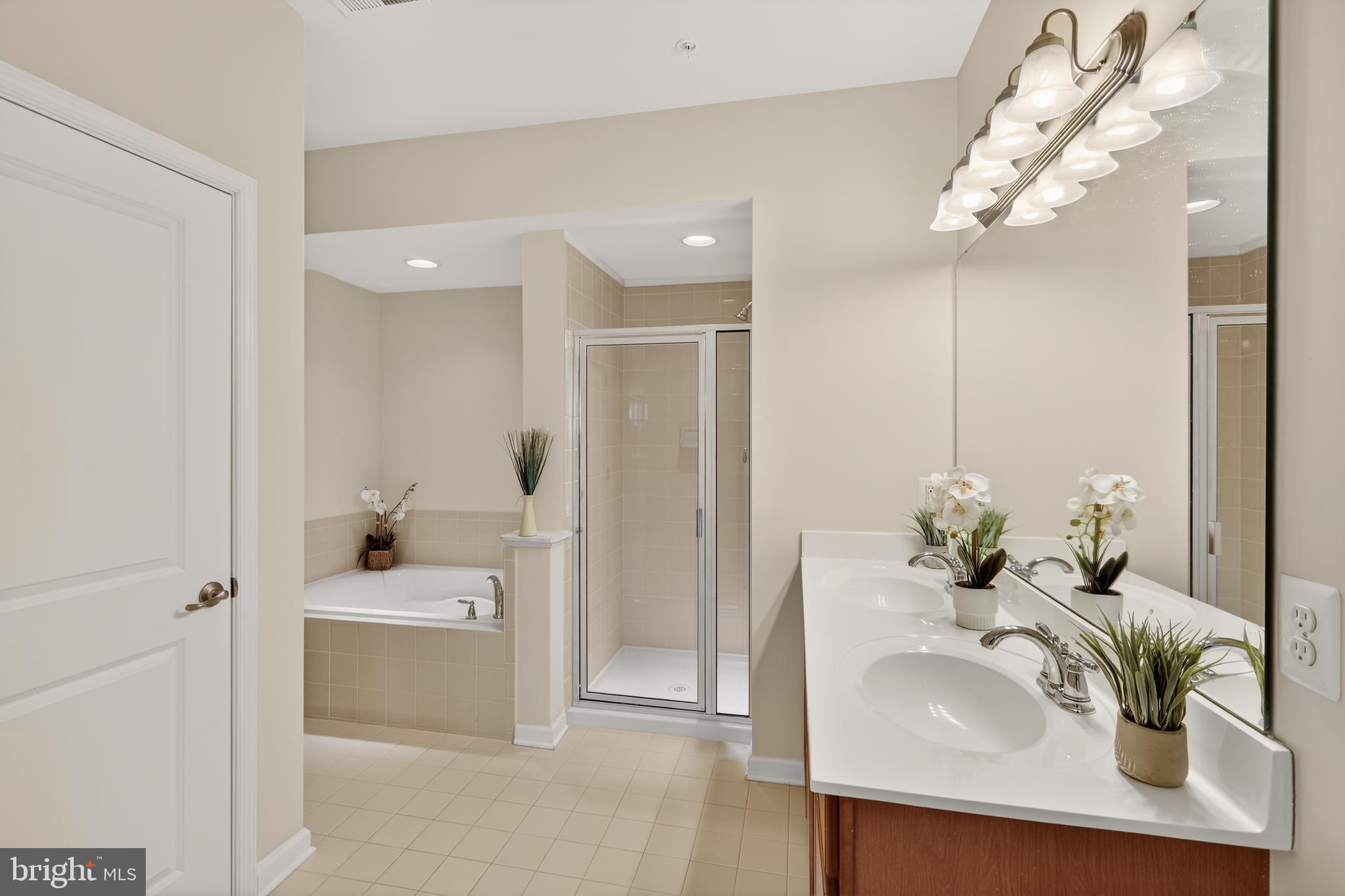 HEATHCOTE COMMONS CONDOMINIUMS - Residential