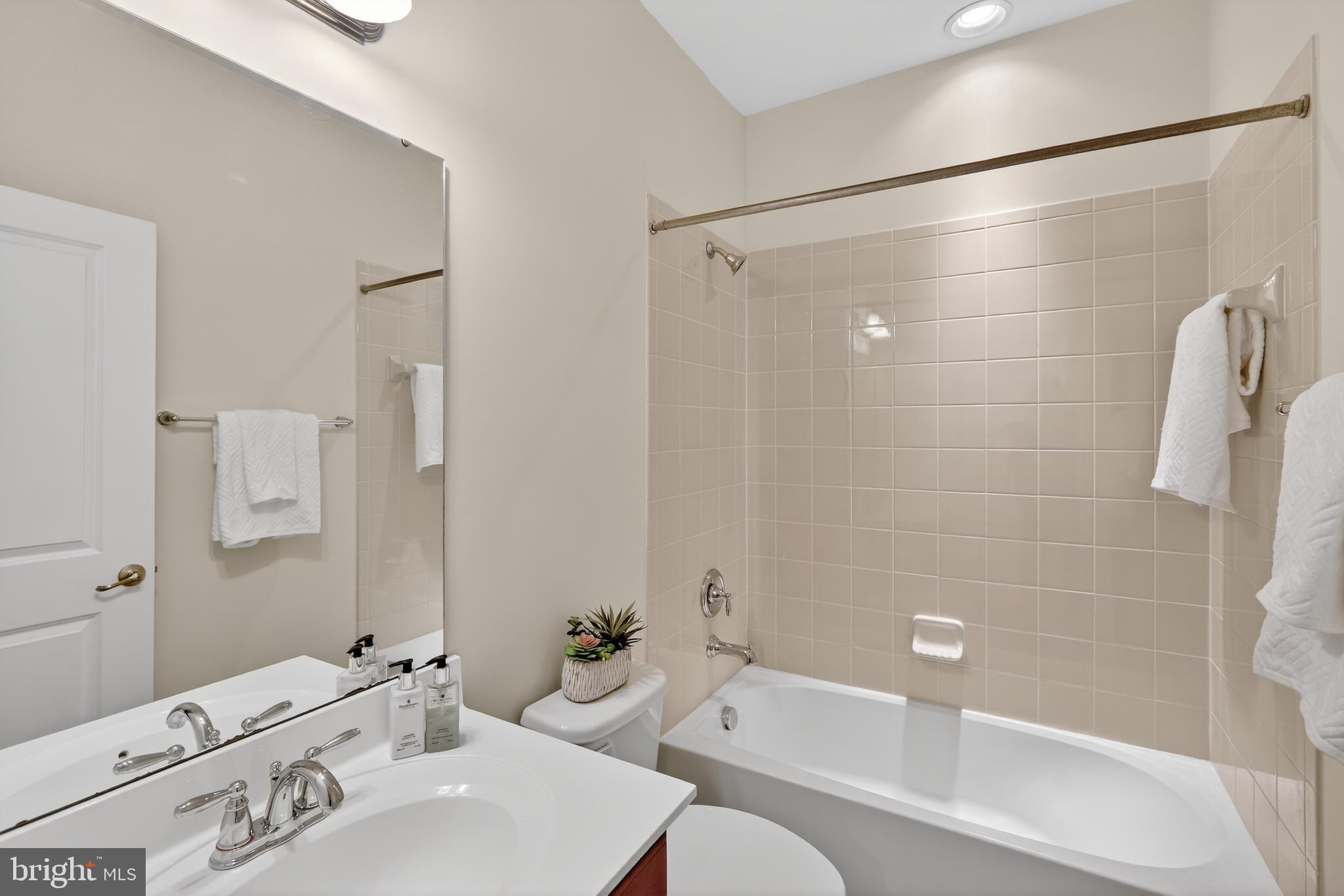 HEATHCOTE COMMONS CONDOMINIUMS - Residential