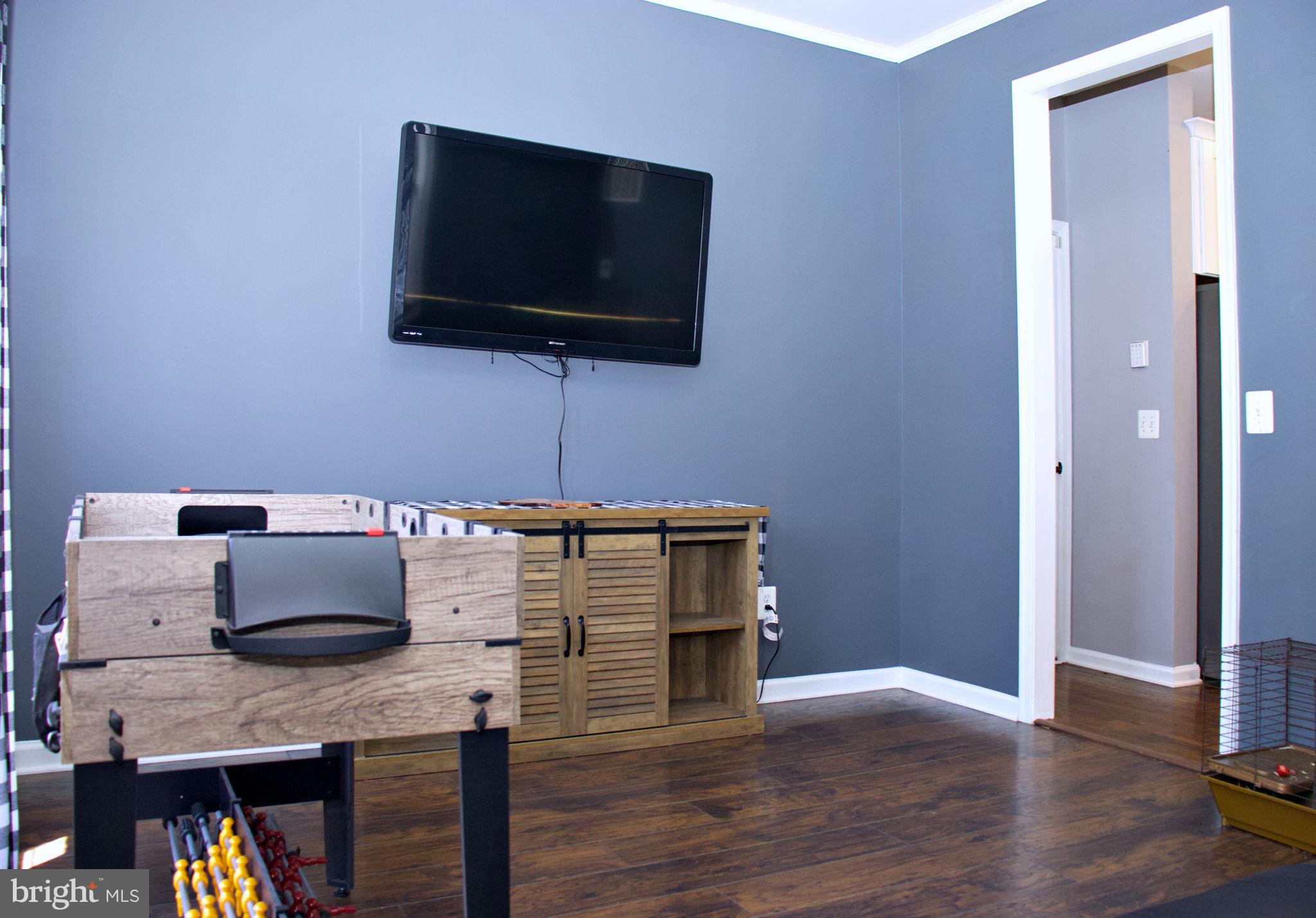 LOCUST HILL - Residential