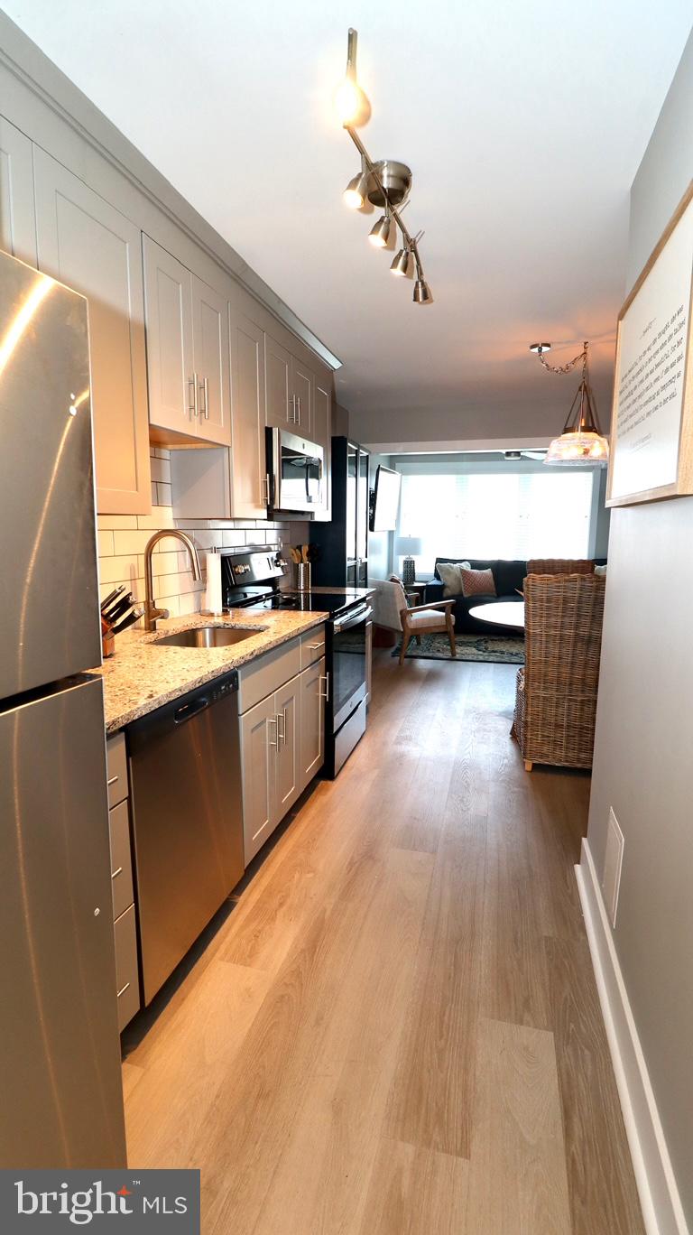 BAY SHORES - Residential