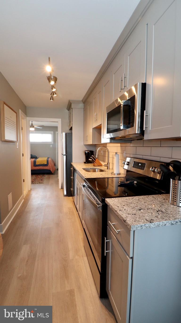 BAY SHORES - Residential