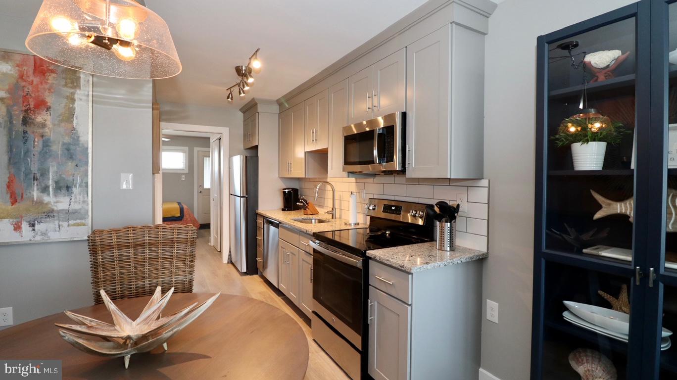 BAY SHORES - Residential