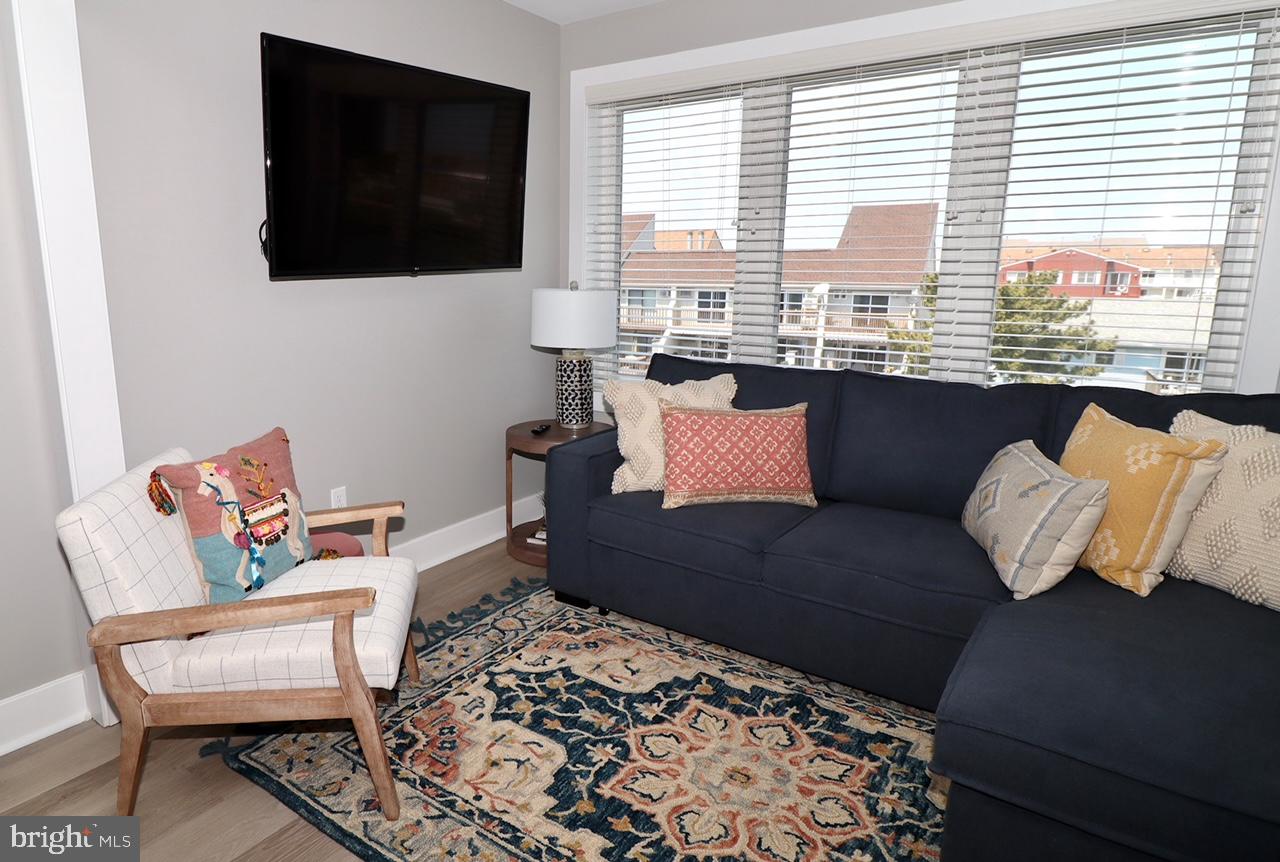 BAY SHORES - Residential