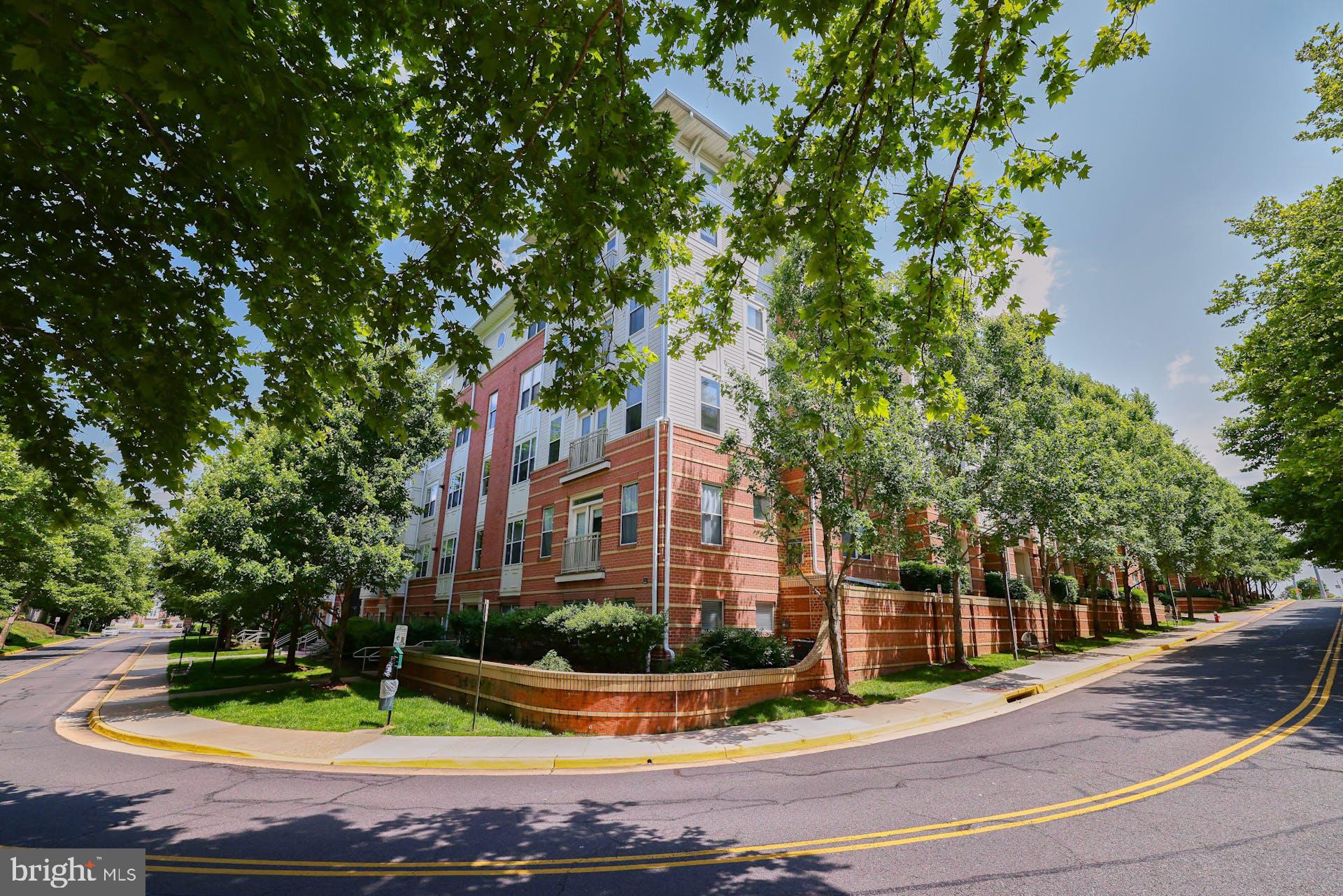 MARQUIS AT VIENNA STATION - Residential