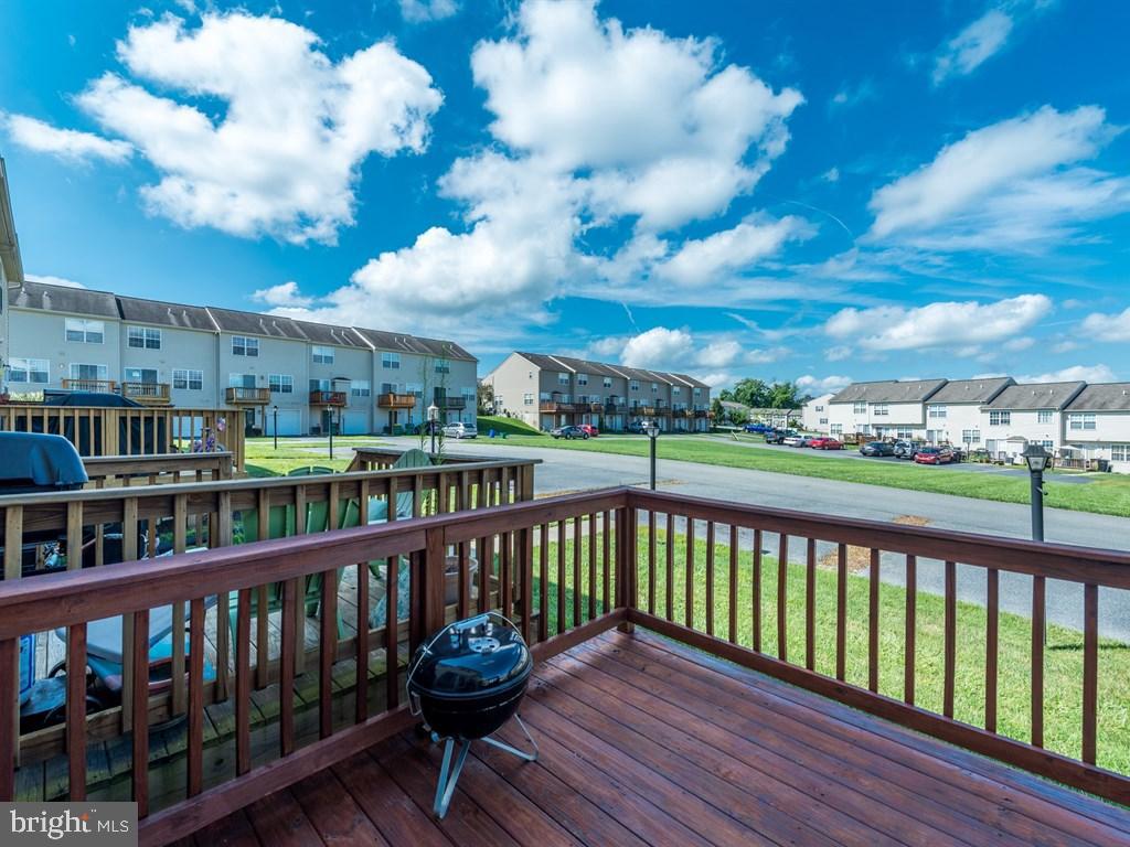 MANOR OAKS - Residential