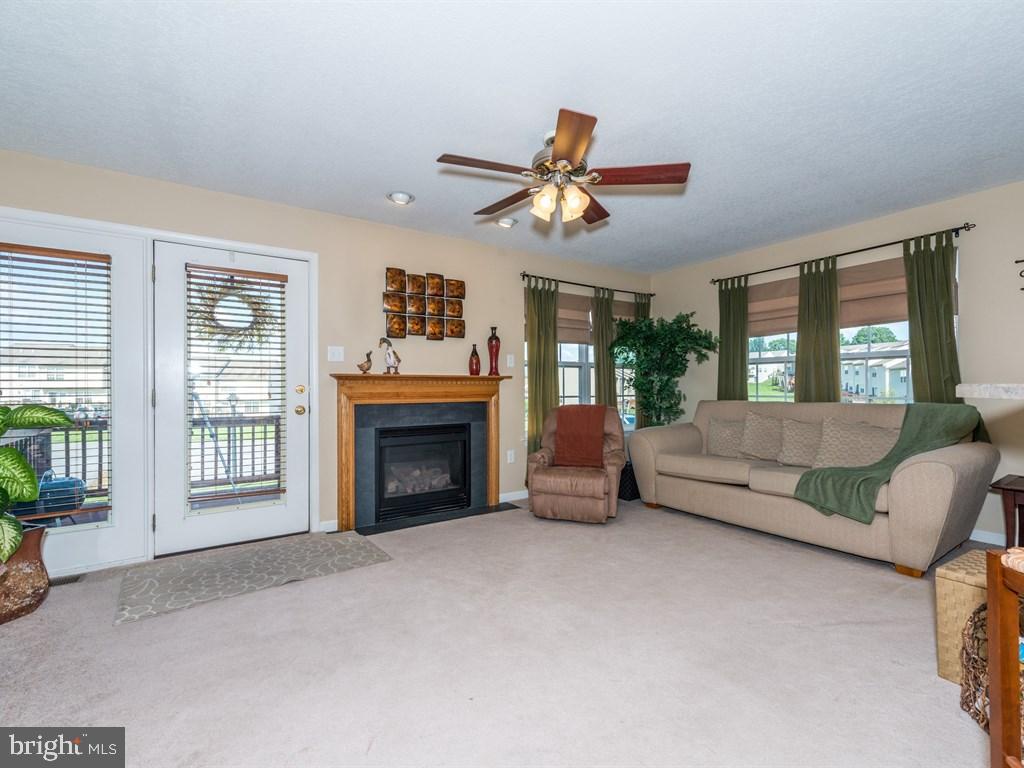 MANOR OAKS - Residential