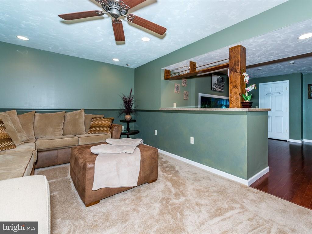 MANOR OAKS - Residential