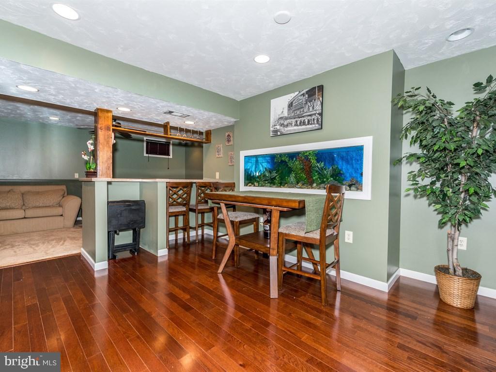 MANOR OAKS - Residential