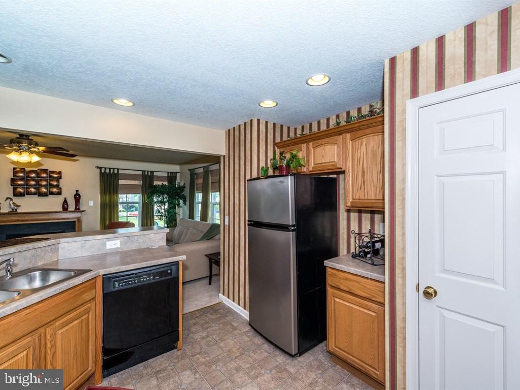 MANOR OAKS - Residential
