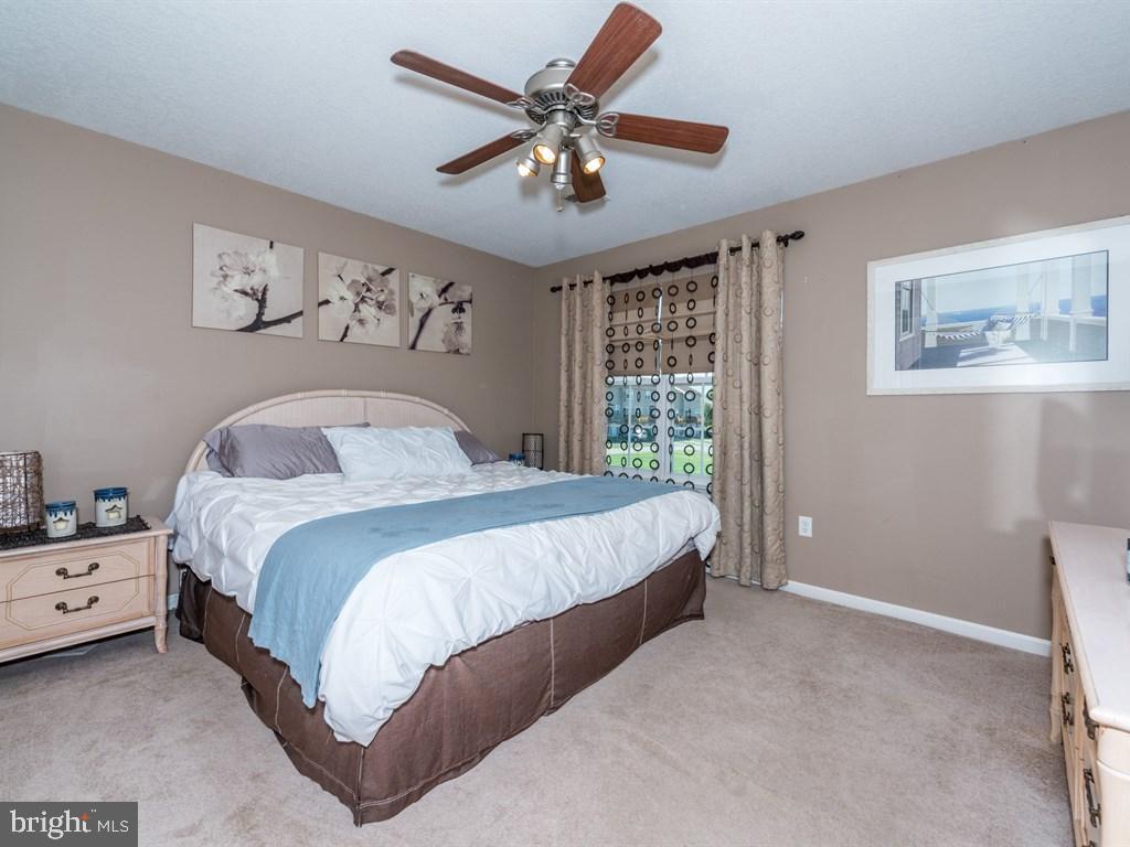 MANOR OAKS - Residential