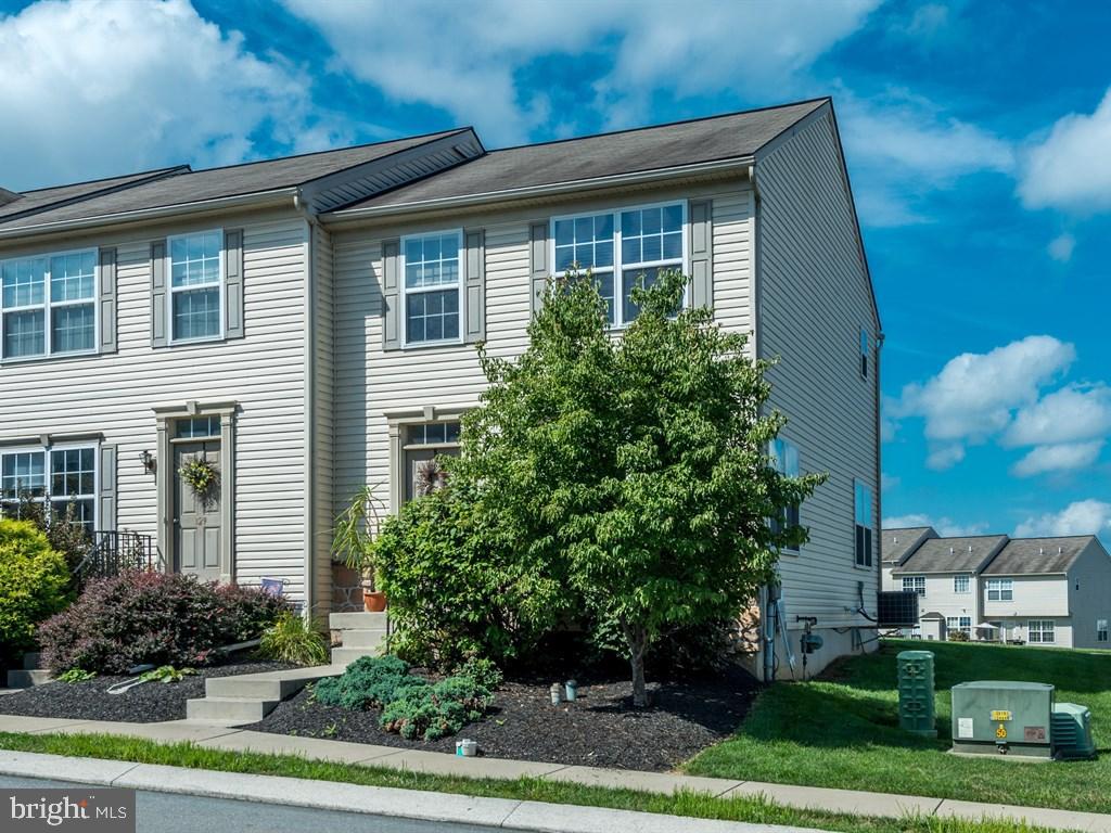 MANOR OAKS - Residential