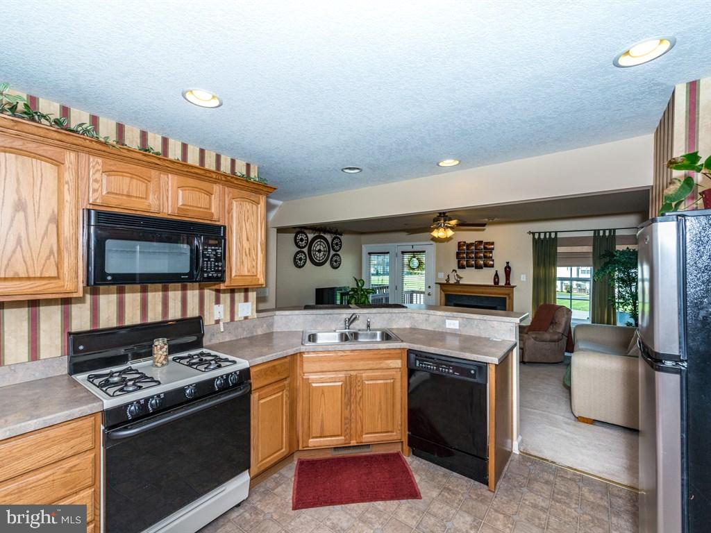MANOR OAKS - Residential