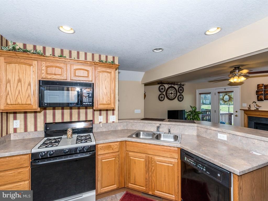 MANOR OAKS - Residential
