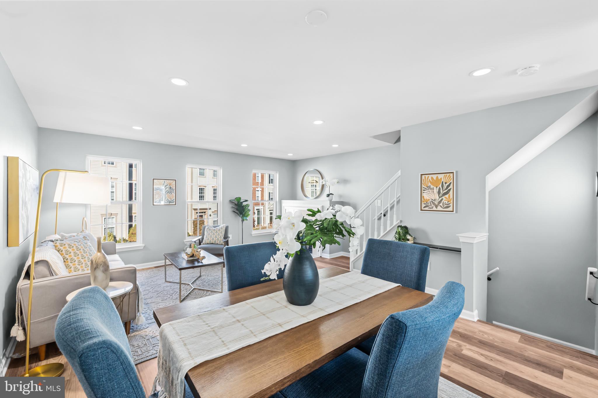 6208 LES DORSON LANE