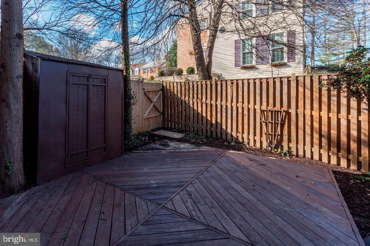 9512 MEADOW GROVE COURT