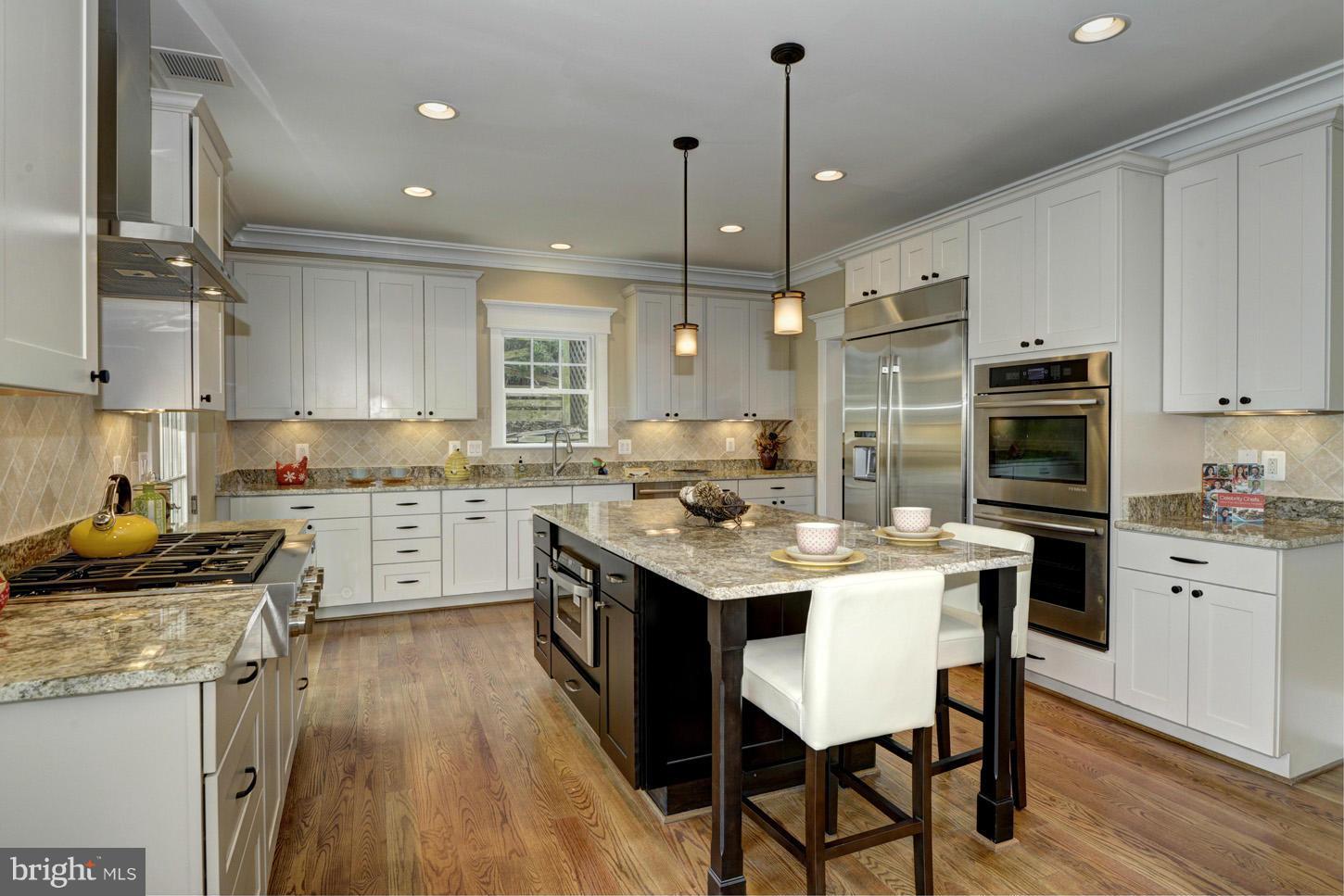 COUNTRY CLUB HILLS - Residential