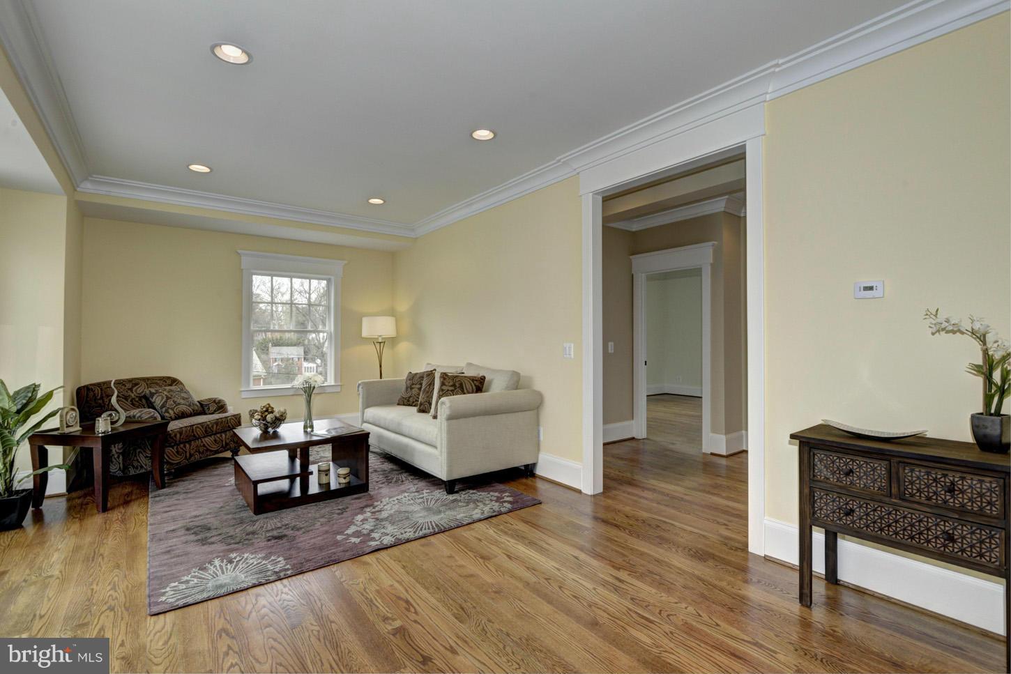 COUNTRY CLUB HILLS - Residential