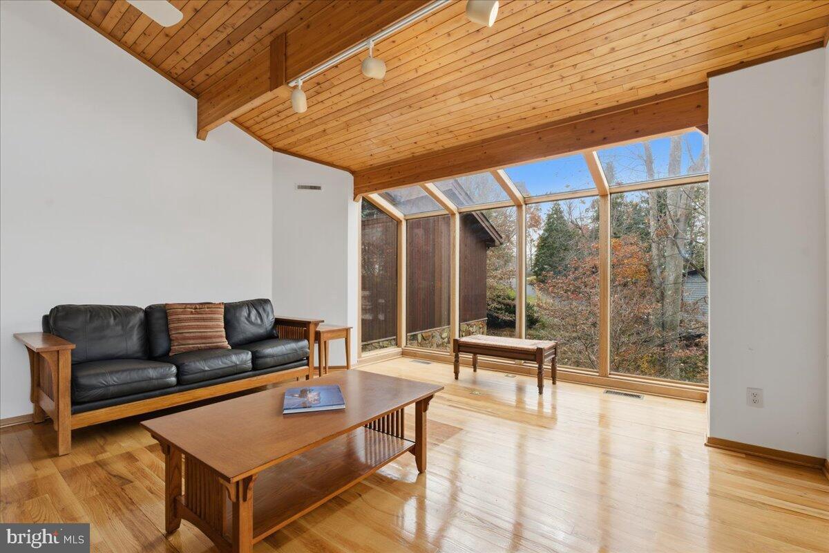 307 MEADOW POINT DRIVE