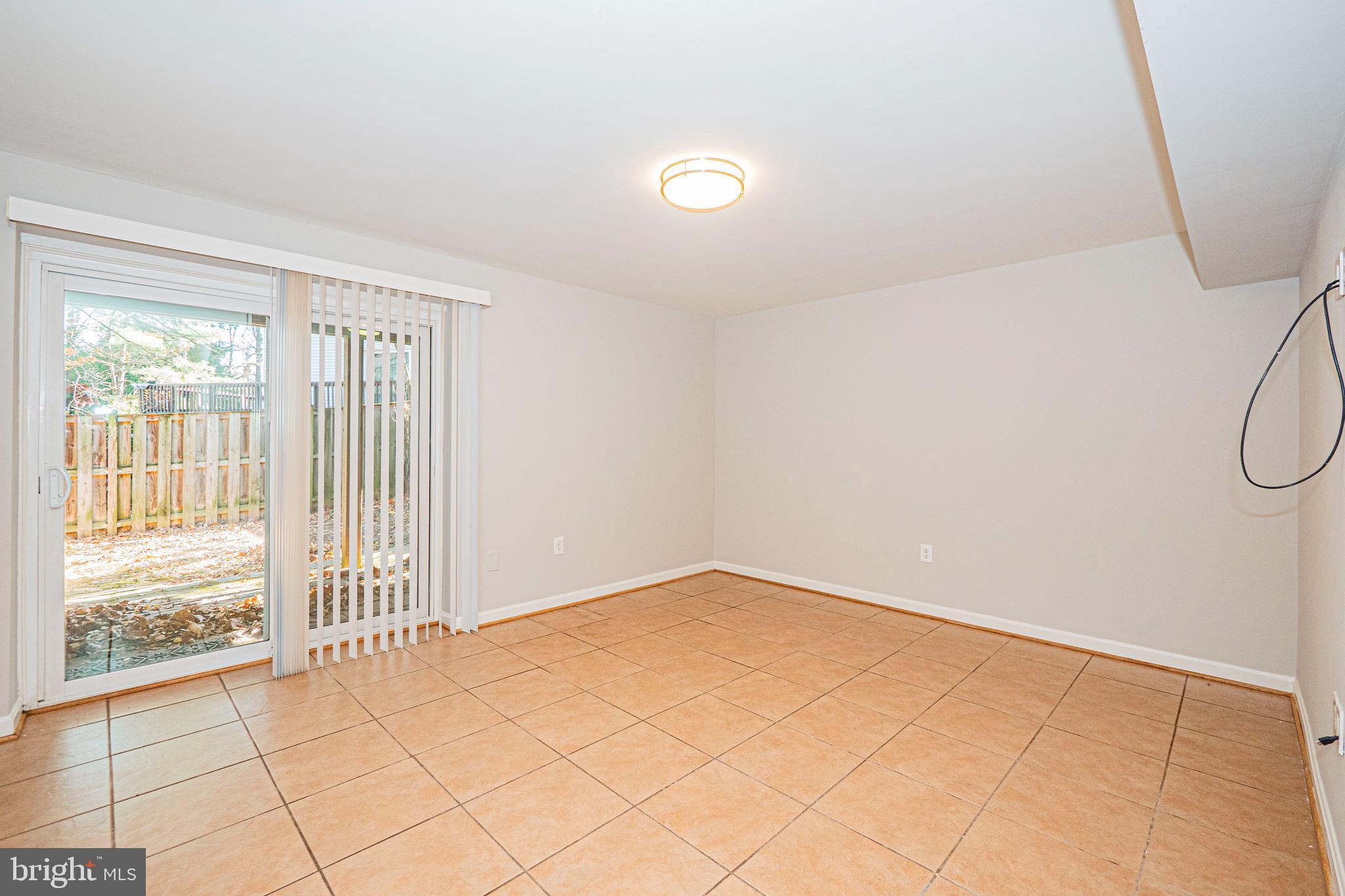 WOODLAND HILLS - Residential