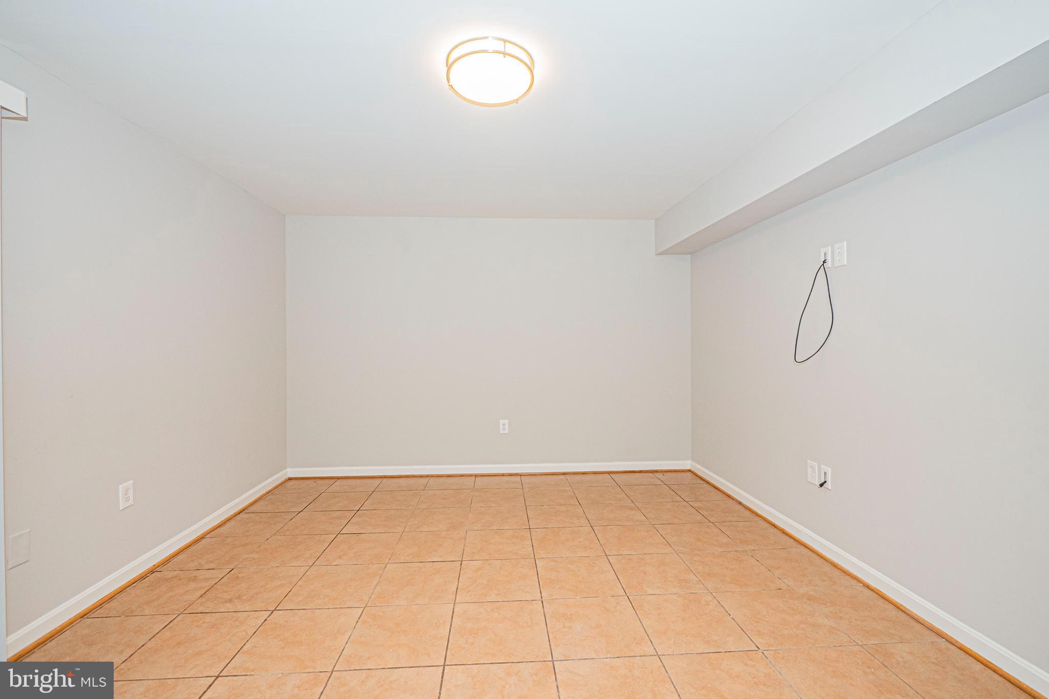 WOODLAND HILLS - Residential