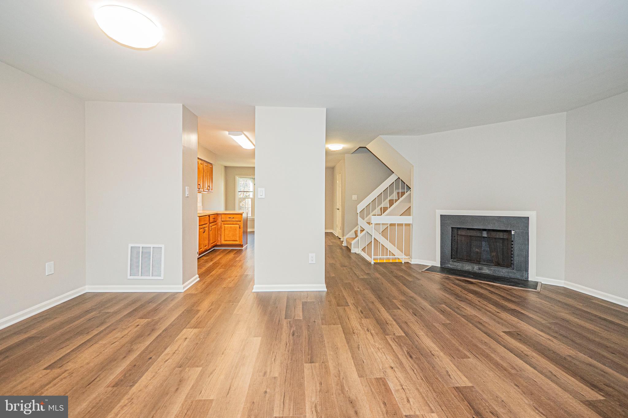 WOODLAND HILLS - Residential