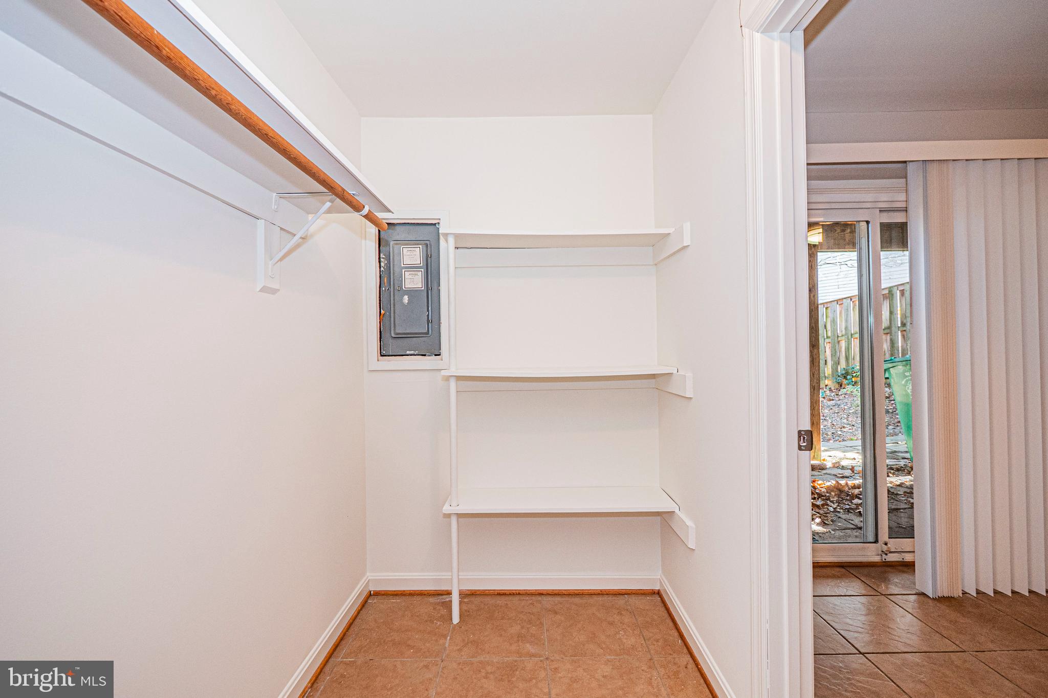 WOODLAND HILLS - Residential