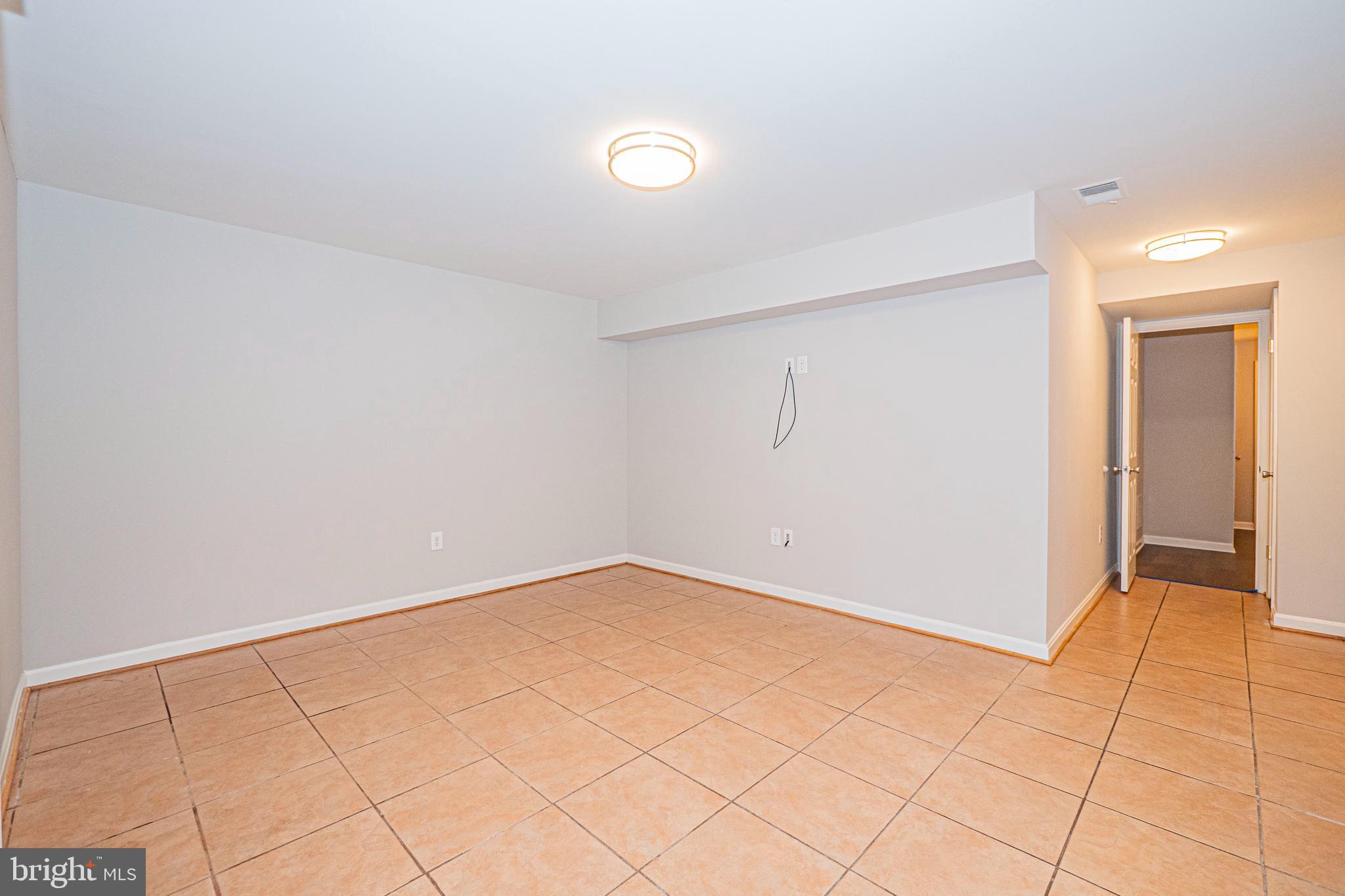 WOODLAND HILLS - Residential