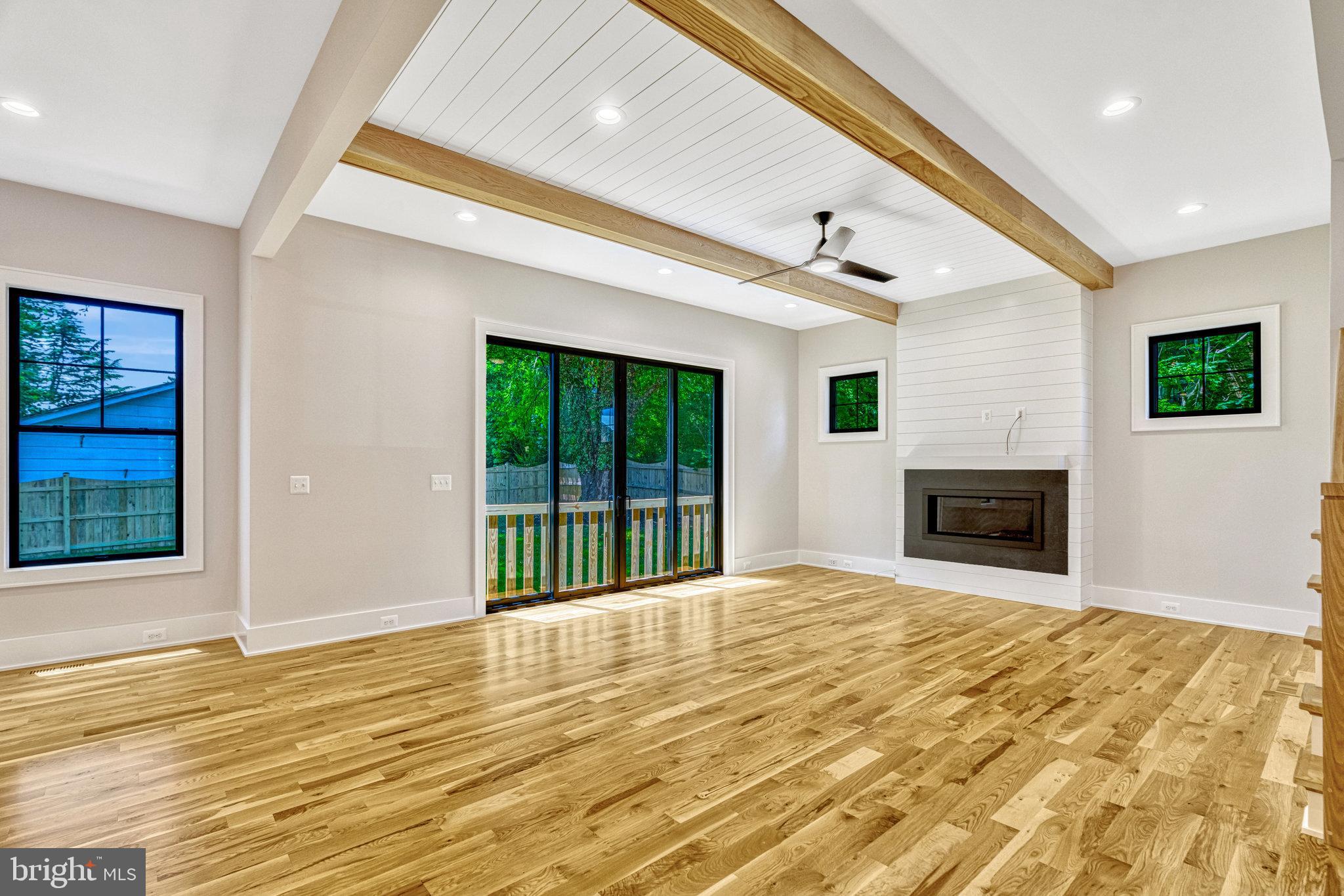 VIENNA WOODS - Residential